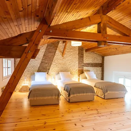 Vila Moulin De *